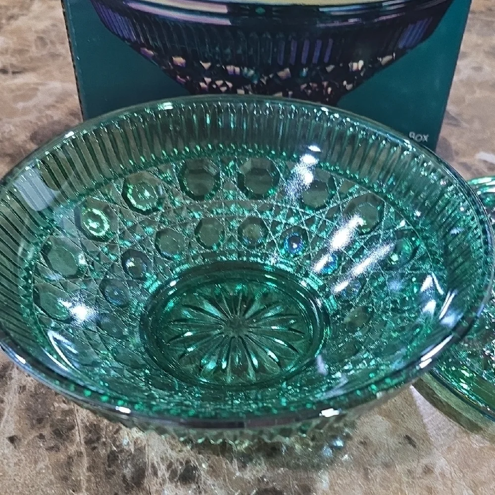 Carnival Windsor Candy Box - Iridescent Blue. EUC comes In Original Box - Picture 3 of 5